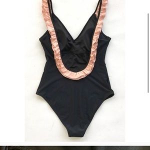 Cupshe Ruffle One Piece 🤍